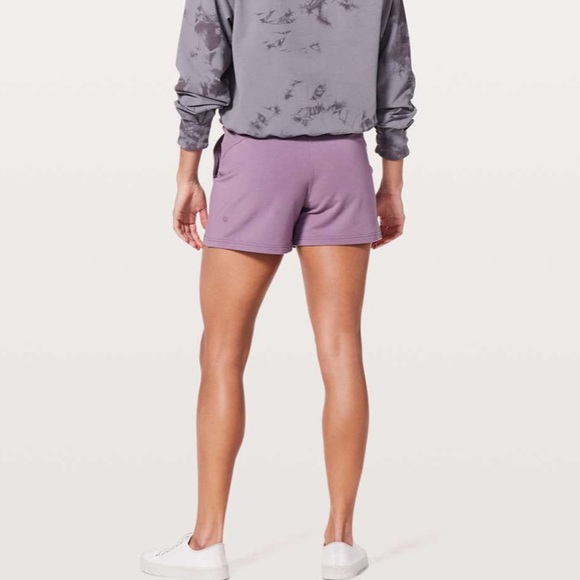 Lululemon Every Moment Short - 3.5” -NWT - size 6 - Picture 2 of 3